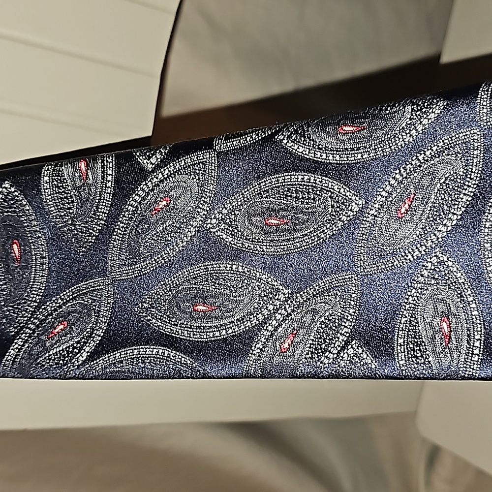 Botany 500 Tie - Picture 3 of 7